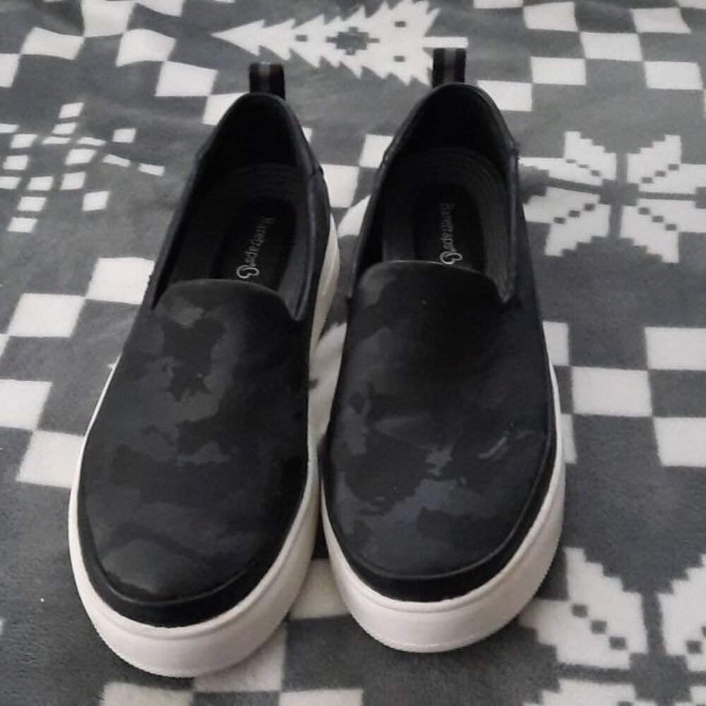 Baretraps Nevin Black Faux Leather Camo Slip On Loafers Size 8.5